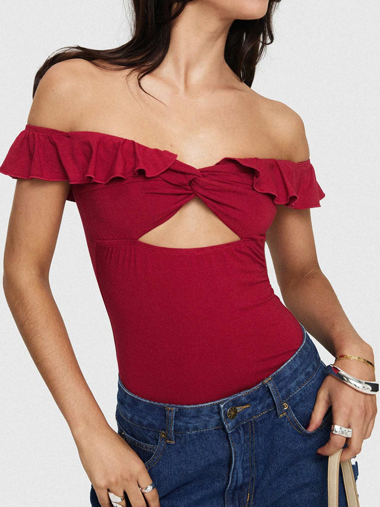 Women's Off Shoulder Solid Color Twist Cutout Front Cropped Top